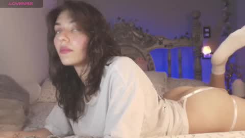 Snapshot of sweetaurora_ chatting on November 9, 12:20 am Aurora Rossi online show from November 9, 12:20 am