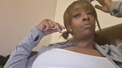 Snapshot of sweetaztea chatting on January 26, 3:38 am sweetaztee online show from January 26, 3:38 am