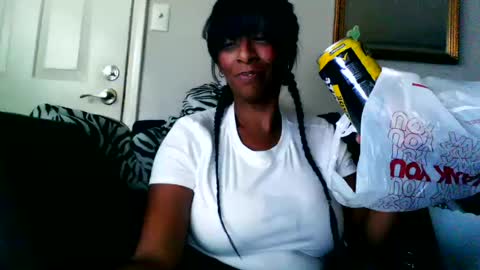 Snapshot of sweetaztea chatting on October 17, 10:12 pm sweetaztee online show from October 17, 10:12 pm