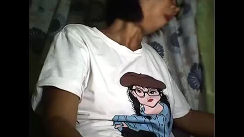 Snapshot of sweetbella24 chatting on October 24, 1:18 pm im anne online show from October 24, 1:18 pm