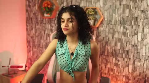 Snapshot of sweetbonii chatting on March 5, 8:27 pm Salom independent model online show from March 5, 8:27 pm