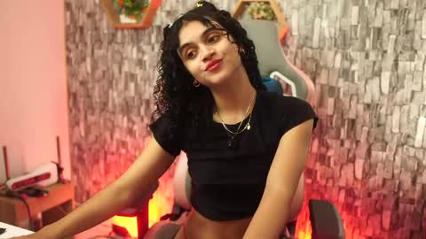 Snapshot of sweetbonii chatting on April 13, 7:52 pm Salom independent model online show from April 13, 7:52 pm
