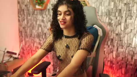 Snapshot of sweetbonii chatting on April 17, 7:50 pm Salom independent model online show from April 17, 7:50 pm