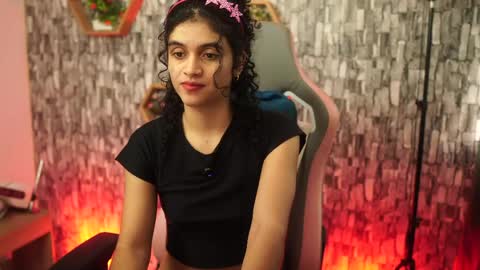 Snapshot of sweetbonii chatting on April 18, 5:06 pm Salom independent model online show from April 18, 5:06 pm