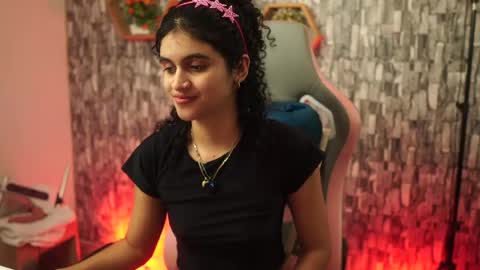 Snapshot of sweetbonii chatting on April 18, 7:58 pm Salom independent model online show from April 18, 7:58 pm
