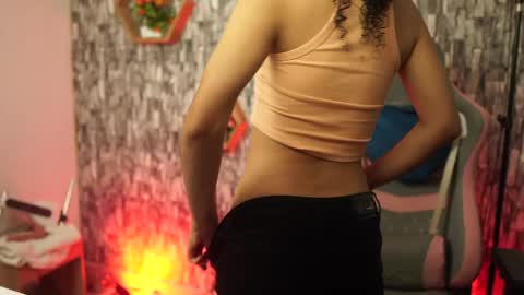 Snapshot of sweetbonii chatting on April 20, 9:05 pm Salom independent model online show from April 20, 9:05 pm