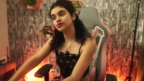 Snapshot of sweetbonii chatting on April 29, 8:37 pm Salom independent model online show from April 29, 8:37 pm