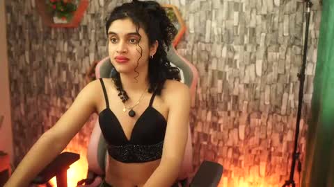 Snapshot of sweetbonii chatting on May 5, 9:01 pm Salom independent model online show from May 5, 9:01 pm