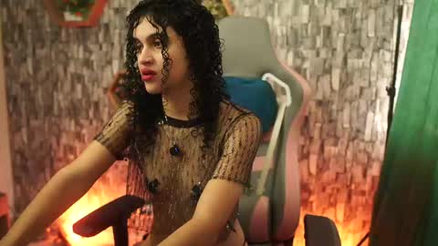 Snapshot of sweetbonii chatting on May 6, 7:30 pm Salom independent model online show from May 6, 7:30 pm