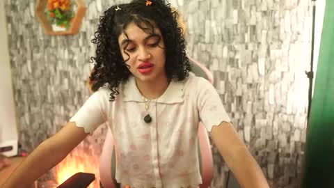 Snapshot of sweetbonii chatting on May 11, 7:11 pm Salom independent model online show from May 11, 7:11 pm