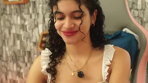 Snapshot of sweetbonii chatting on May 15, 7:10 pm Salom independent model online show from May 15, 7:10 pm