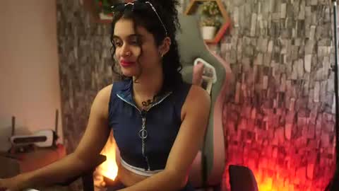 Snapshot of sweetbonii chatting on June 21, 8:44 pm Salom independent model online show from June 21, 8:44 pm