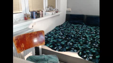 Snapshot of sweetboobs85h chatting on February 28, 9:27 pm Sweetboobs85h online show from February 28, 9:27 pm