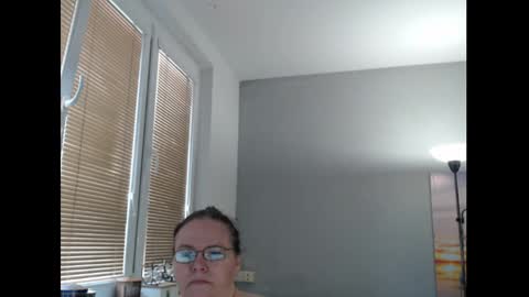 Snapshot of sweetboobs85h chatting on March 30, 8:37 am Sweetboobs85h online show from March 30, 8:37 am