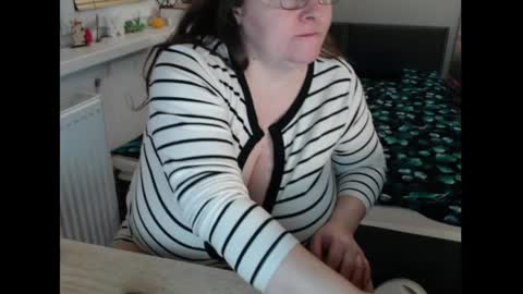 Snapshot of sweetboobs85h chatting on April 5, 7:44 pm Sweetboobs85h online show from April 5, 7:44 pm