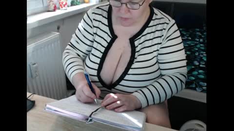 Snapshot of sweetboobs85h chatting on April 8, 7:52 am Sweetboobs85h online show from April 8, 7:52 am