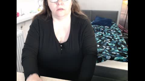 Snapshot of sweetboobs85h chatting on April 11, 8:40 am Sweetboobs85h online show from April 11, 8:40 am