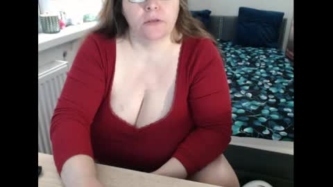 Snapshot of sweetboobs85h chatting on April 13, 8:09 am Sweetboobs85h online show from April 13, 8:09 am