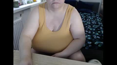 Snapshot of sweetboobs85h chatting on April 14, 6:52 am Sweetboobs85h online show from April 14, 6:52 am