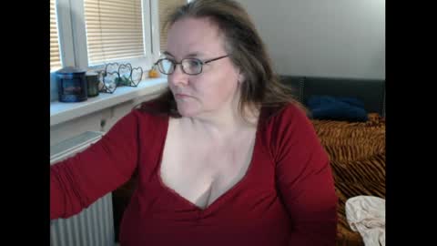 Snapshot of sweetboobs85h chatting on April 29, 5:41 pm Sweetboobs85h online show from April 29, 5:41 pm