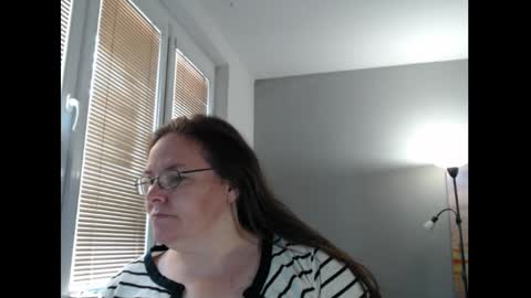 Snapshot of sweetboobs85h chatting on May 9, 8:19 am Sweetboobs85h online show from May 9, 8:19 am
