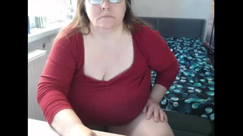 Snapshot of sweetboobs85h chatting on May 11, 8:42 am Sweetboobs85h online show from May 11, 8:42 am