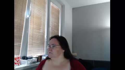 Snapshot of sweetboobs85h chatting on June 18, 7:41 am Sweetboobs85h online show from June 18, 7:41 am