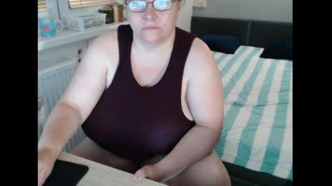 Snapshot of sweetboobs85h chatting on June 23, 7:23 pm Sweetboobs85h online show from June 23, 7:23 pm