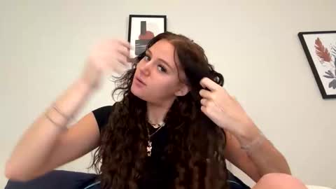 Snapshot of sweetbrittaniexox chatting on April 7, 7:25 pm Brittanie online show from April 7, 7:25 pm