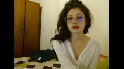 sweetcalm_ online show from April 4, 4:44 am