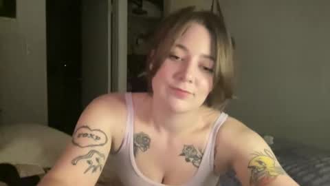 Snapshot of sweetcandyangel chatting on February 9, 3:22 am sweetcandy online show from February 9, 3:22 am