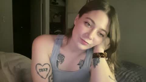 Snapshot of sweetcandyangel chatting on February 10, 3:35 am sweetcandy online show from February 10, 3:35 am
