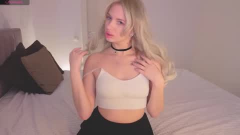 Snapshot of sweetcherryblonde chatting on November 10, 8:57 am Barbie online show from November 10, 8:57 am