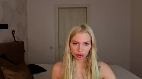 Snapshot of sweetcherryblonde chatting on March 23, 8:40 am Barbie online show from March 23, 8:40 am