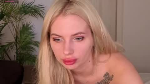 Snapshot of sweetcherryblonde chatting on April 2, 8:23 am Barbie online show from April 2, 8:23 am