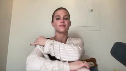 Snapshot of sweetcme chatting on March 30, 6:25 am sweetcme online show from March 30, 6:25 am