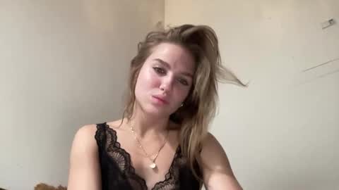 Snapshot of sweetcme chatting on April 1, 7:42 am sweetcme online show from April 1, 7:42 am