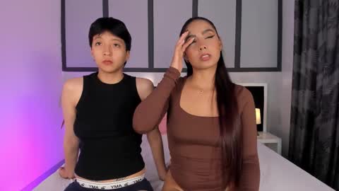 Snapshot of sweetcoupple chatting on February 14, 8:16 pm Eva Short hair girl - Victoria Long red hair online show from February 14, 8:16 pm