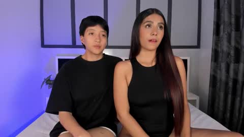 Snapshot of sweetcoupple chatting on February 18, 11:22 pm Eva Short hair girl - Victoria Long red hair online show from February 18, 11:22 pm