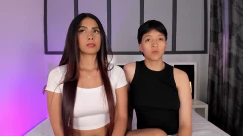 Snapshot of sweetcoupple chatting on February 26, 6:51 pm Eva Short hair girl - Victoria Long red hair online show from February 26, 6:51 pm