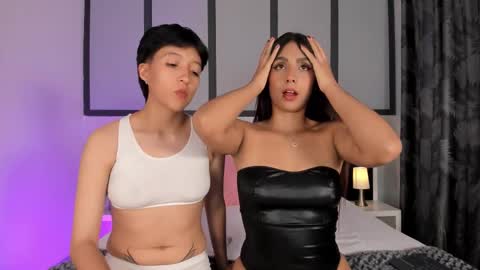 Snapshot of sweetcoupple chatting on February 28, 8:54 pm Eva Short hair girl - Victoria Long red hair online show from February 28, 8:54 pm