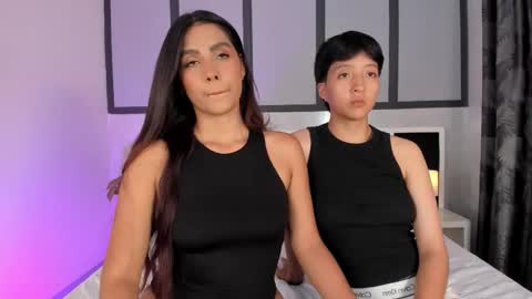 Snapshot of sweetcoupple chatting on March 3, 6:47 pm Eva Short hair girl - Victoria Long red hair online show from March 3, 6:47 pm