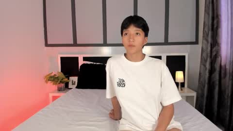 Snapshot of sweetcoupple chatting on March 9, 7:51 pm Eva Short hair girl - Victoria Long red hair online show from March 9, 7:51 pm