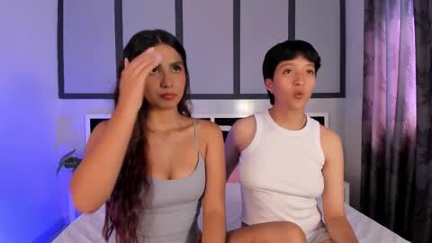 Snapshot of sweetcoupple chatting on March 25, 7:31 pm Eva Short hair girl - Victoria Long red hair online show from March 25, 7:31 pm