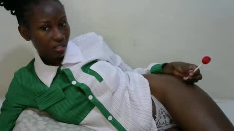 Snapshot of sweetdeee_ chatting on February 4, 7:11 pm sweetDee online show from February 4, 7:11 pm