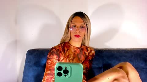 Snapshot of sweetdesaire chatting on January 23, 1:30 am Amelia online show from January 23, 1:30 am