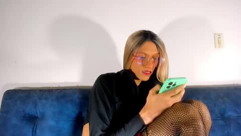Snapshot of sweetdesaire chatting on February 16, 2:54 pm Amelia online show from February 16, 2:54 pm