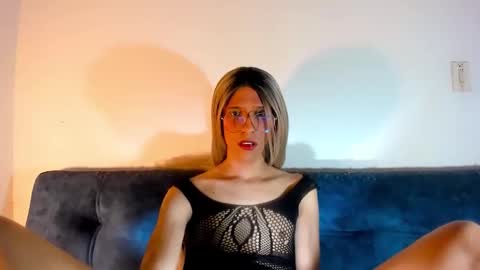 Snapshot of sweetdesaire chatting on March 6, 6:05 pm Amelia online show from March 6, 6:05 pm