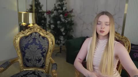 Snapshot of sweetdesiree_ chatting on December 18, 11:38 am Amelia online show from December 18, 11:38 am