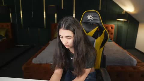 Amelia online show from April 22, 6:27 am
